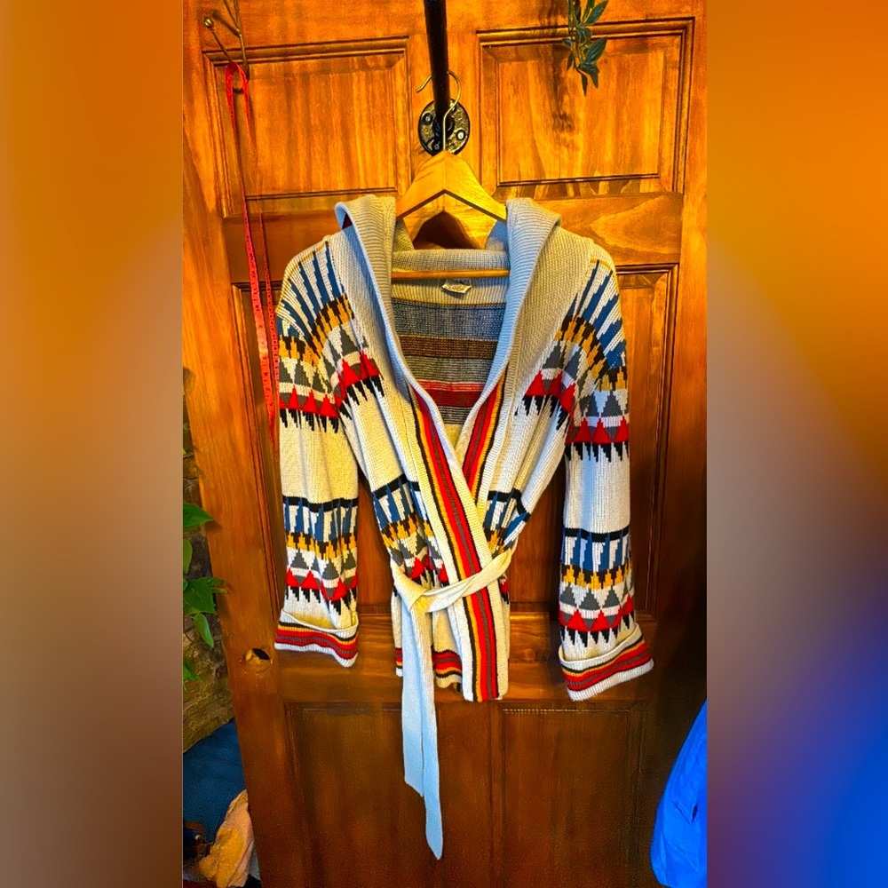 M017 // Fab Vintage Hoodie Cardigan - Aztec Inspired // M